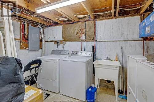 1278 Aire Place, Windsor, ON - Indoor Photo Showing Laundry Room