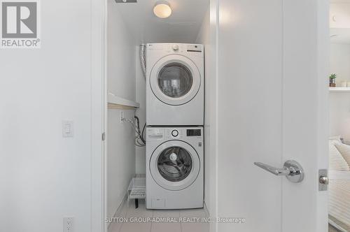 1707 - 70 Annie Craig Drive, Toronto, ON - Indoor Photo Showing Laundry Room