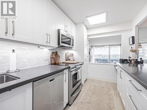 1608 - 260 Scarlett Road, Toronto (Rockcliffe-Smythe), ON - Indoor Photo Showing Kitchen With Upgraded Kitchen