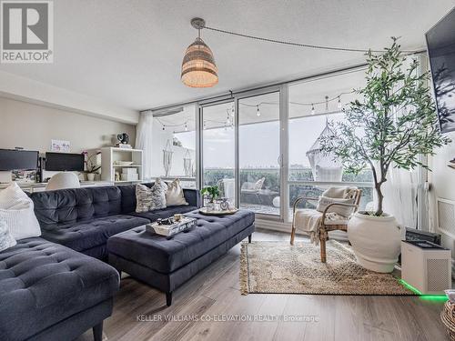 1608 - 260 Scarlett Road, Toronto (Rockcliffe-Smythe), ON - Indoor Photo Showing Living Room