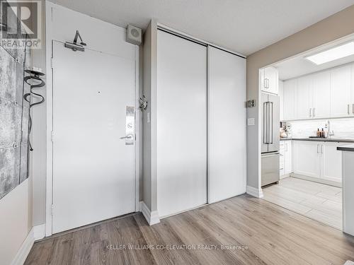 1608 - 260 Scarlett Road, Toronto (Rockcliffe-Smythe), ON - Indoor Photo Showing Kitchen