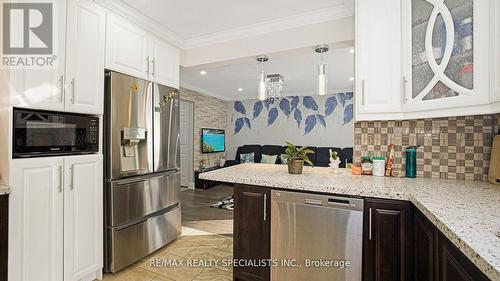 30 Bach Boulevard, Brampton (Brampton South), ON - Indoor Photo Showing Kitchen With Upgraded Kitchen