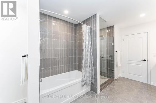 739 Nashville Road, Vaughan, ON - Indoor Photo Showing Bathroom