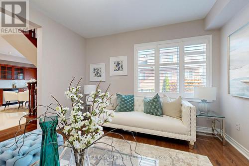 1061 Warby Trail N, Newmarket, ON - Indoor Photo Showing Living Room