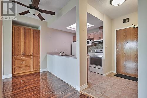 524 - 900 Bogart Mill Trail, Newmarket (Gorham-College Manor), ON - Indoor Photo Showing Kitchen