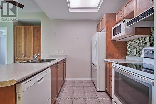 524 - 900 Bogart Mill Trail, Newmarket (Gorham-College Manor), ON - Indoor Photo Showing Kitchen With Double Sink