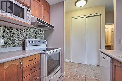 524 - 900 Bogart Mill Trail, Newmarket (Gorham-College Manor), ON - Indoor Photo Showing Kitchen