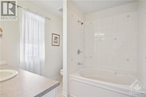 618 Beatrice Drive, Ottawa, ON - Indoor Photo Showing Bathroom