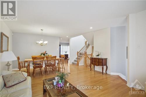 618 Beatrice Drive, Ottawa, ON - Indoor Photo Showing Living Room