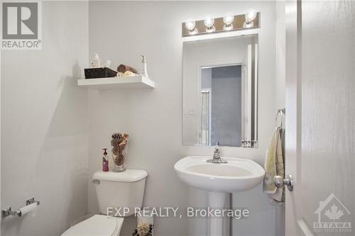 618 Beatrice Drive, Ottawa, ON - Indoor Photo Showing Bathroom