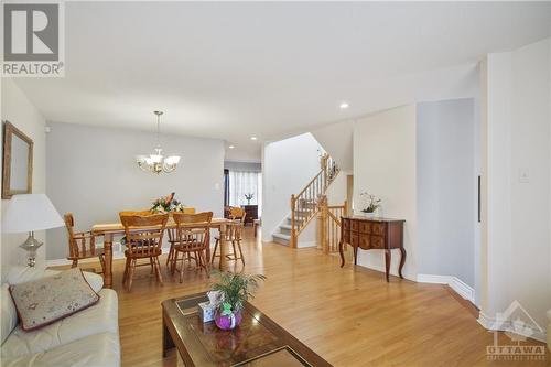 618 Beatrice Drive, Ottawa, ON - Indoor Photo Showing Living Room