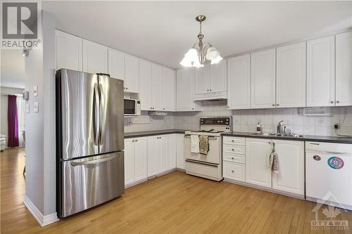 618 Beatrice Drive, Ottawa, ON - Indoor Photo Showing Kitchen