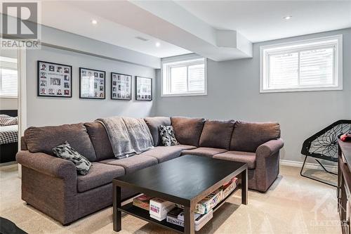 138 Montargis Circle, Ottawa, ON - Indoor Photo Showing Living Room