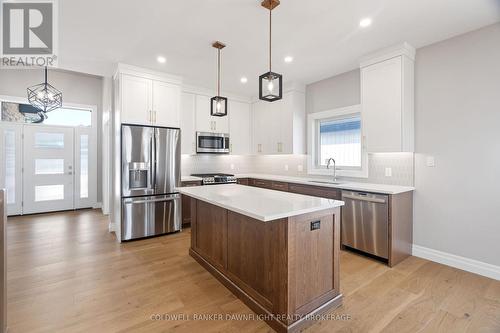 500 Motz Boulevard, South Huron (Exeter), ON - Indoor Photo Showing Kitchen With Upgraded Kitchen