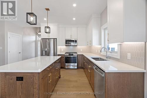 500 Motz Boulevard, South Huron (Exeter), ON - Indoor Photo Showing Kitchen With Double Sink With Upgraded Kitchen