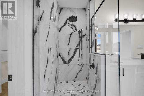 67 Royal Crescent, Southwold (Talbotville), ON - Indoor Photo Showing Bathroom