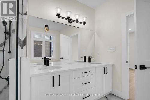 67 Royal Crescent, Southwold (Talbotville), ON - Indoor Photo Showing Bathroom