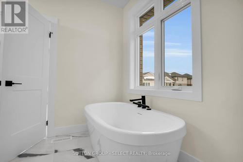 67 Royal Crescent, Southwold (Talbotville), ON - Indoor Photo Showing Bathroom