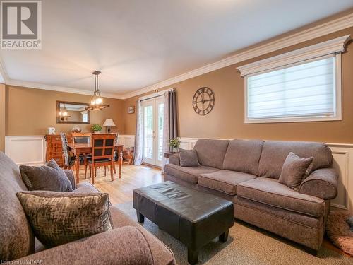 203 Orchard Road, Woodstock, ON - Indoor Photo Showing Living Room