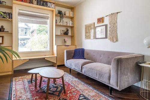 385 Herkimer Street, Hamilton, ON - Indoor Photo Showing Living Room