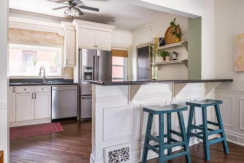 385 Herkimer Street, Hamilton, ON - Indoor Photo Showing Kitchen