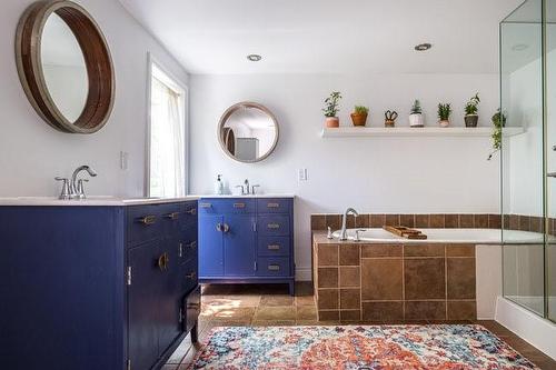 385 Herkimer Street, Hamilton, ON - Indoor Photo Showing Bathroom