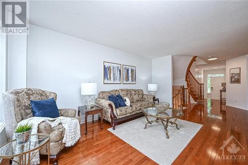 164 Deercroft Avenue, Ottawa, ON - Indoor Photo Showing Living Room