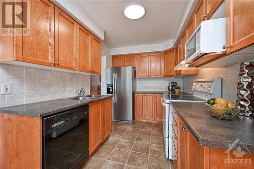 164 Deercroft Avenue, Ottawa, ON - Indoor Photo Showing Kitchen With Double Sink