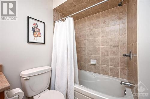 164 Deercroft Avenue, Ottawa, ON - Indoor Photo Showing Bathroom