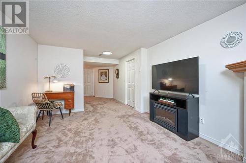 164 Deercroft Avenue, Ottawa, ON - Indoor Photo Showing Living Room