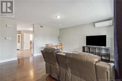 43 Armoyan Court, Moncton, NB - Indoor Photo Showing Living Room