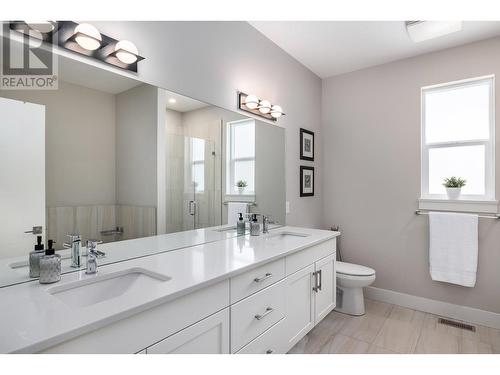 2818 Copper Ridge Drive, West Kelowna, BC - Indoor Photo Showing Bathroom