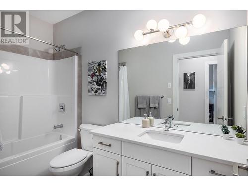 2818 Copper Ridge Drive, West Kelowna, BC - Indoor Photo Showing Bathroom