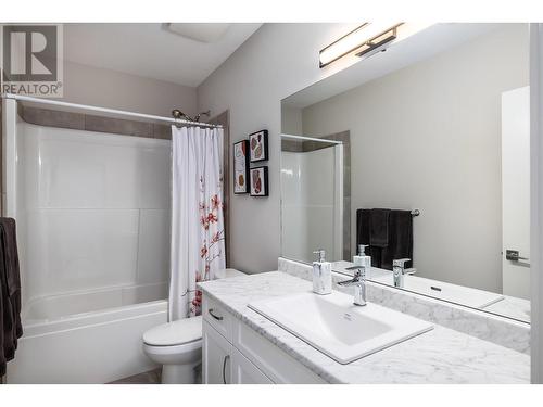 2818 Copper Ridge Drive, West Kelowna, BC - Indoor Photo Showing Bathroom