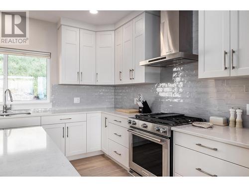 2818 Copper Ridge Drive, West Kelowna, BC - Indoor Photo Showing Kitchen With Upgraded Kitchen