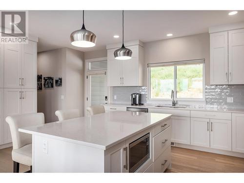 2818 Copper Ridge Drive, West Kelowna, BC - Indoor Photo Showing Kitchen With Upgraded Kitchen