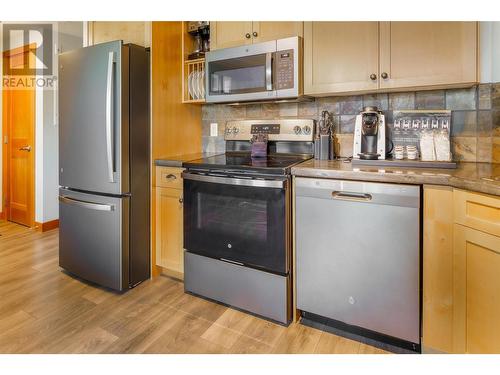 101 Village Centre Court Unit# 331, Vernon, BC - Indoor Photo Showing Kitchen