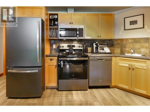 101 Village Centre Court Unit# 331, Vernon, BC - Indoor Photo Showing Kitchen