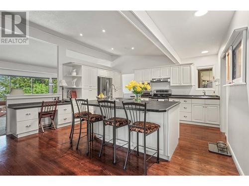 405 Viewcrest Road, Kelowna, BC - Indoor Photo Showing Kitchen With Upgraded Kitchen