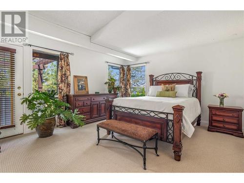 405 Viewcrest Road, Kelowna, BC - Indoor Photo Showing Bedroom