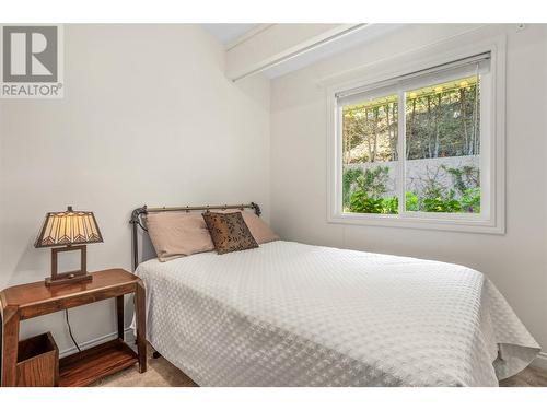 405 Viewcrest Road, Kelowna, BC - Indoor Photo Showing Bedroom