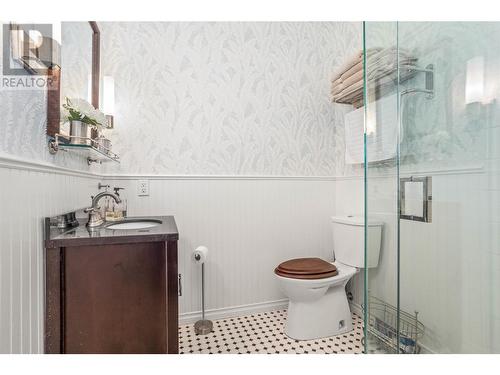 405 Viewcrest Road, Kelowna, BC - Indoor Photo Showing Bathroom