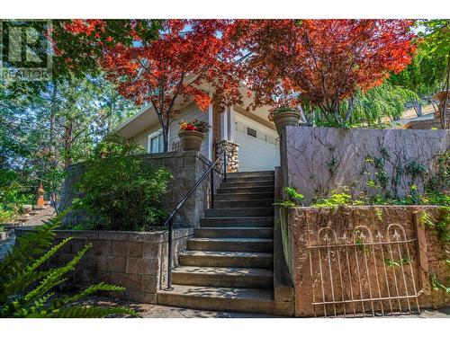 405 Viewcrest Road, Kelowna, BC - Outdoor