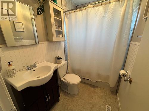 317 100 Avenue, Dawson Creek, BC - Indoor Photo Showing Bathroom