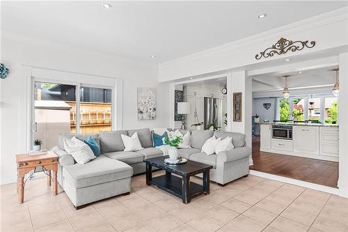 5407 Murray Crescent, Burlington, ON - Indoor Photo Showing Living Room