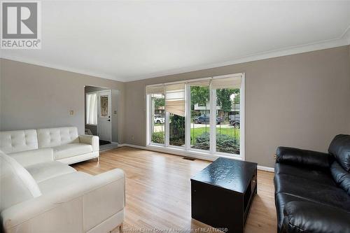 2681 Sierra Drive, Windsor, ON - Indoor Photo Showing Living Room