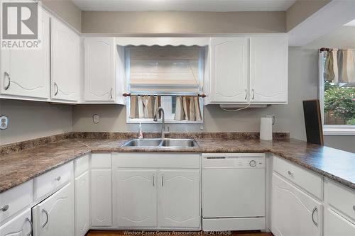 2681 Sierra Drive, Windsor, ON - Indoor Photo Showing Kitchen With Double Sink