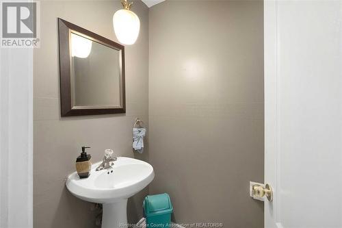 2681 Sierra Drive, Windsor, ON - Indoor Photo Showing Bathroom