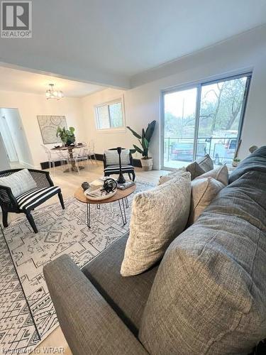 11 Olympic Drive Unit# 10, Kitchener, ON - Indoor Photo Showing Living Room