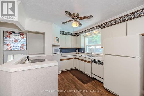 153 Anne Boulevard, Milton, ON - Indoor Photo Showing Kitchen With Double Sink